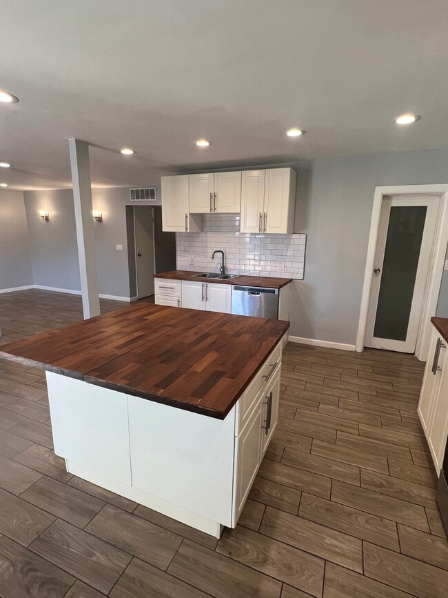 Photo - 1115 E Whitton Ave Unidad House