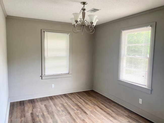 Photo - 304 Botts Ave