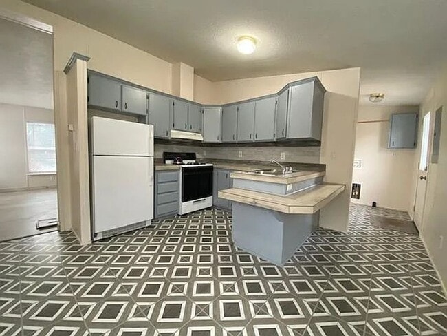 Photo - Charming 3 Bedroom Home in Quiet, Tree Lined Neighborhood