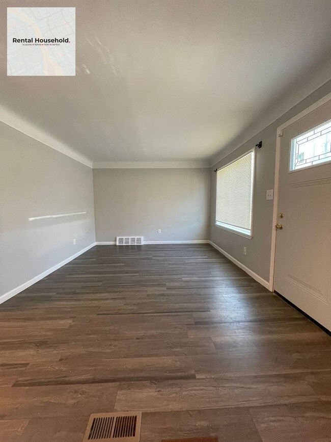 Photo - Beautifully Kept~3 BEDROOM 1 BATH BUNGALOW