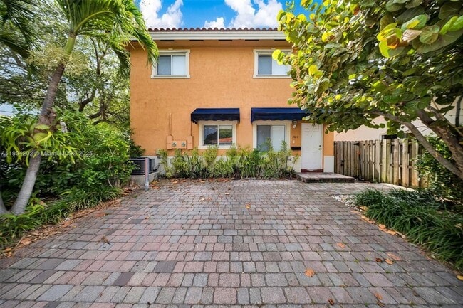 Building Photo - 2814 SW 27th St