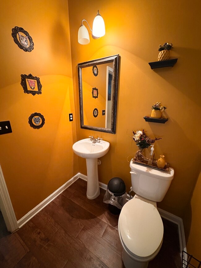 Photo - 8371 Regent St