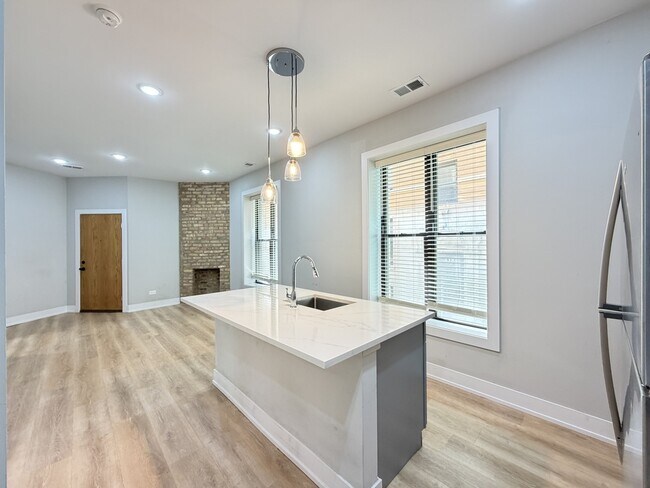 Photo - 452 W Belden Ave Unit 1