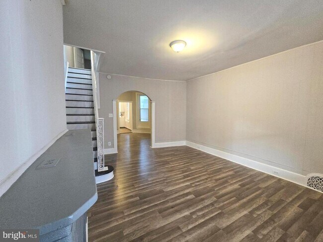 Photo - 5414 Irving St