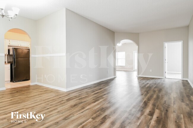 Photo - 495 Lancer Oak Dr