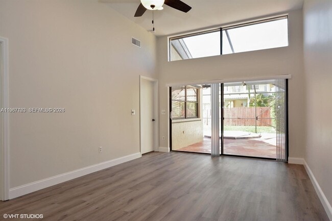 Photo - 6720 Canary Palm Cir