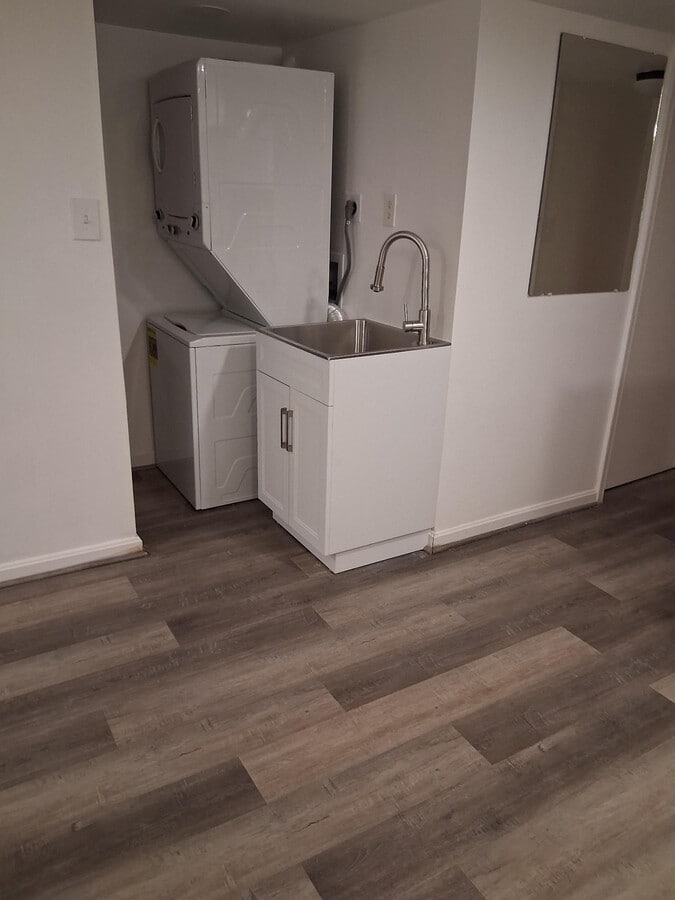 Photo - 560 25th Pl NE