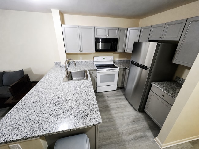 Building Photo - 1348 Hunters Rd Unit C