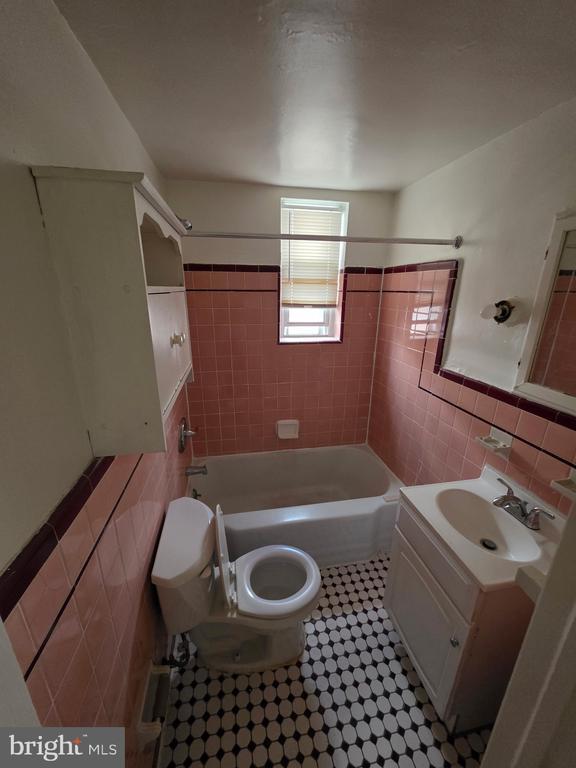 Photo - 6327 Eastwood St Unit 2 FL