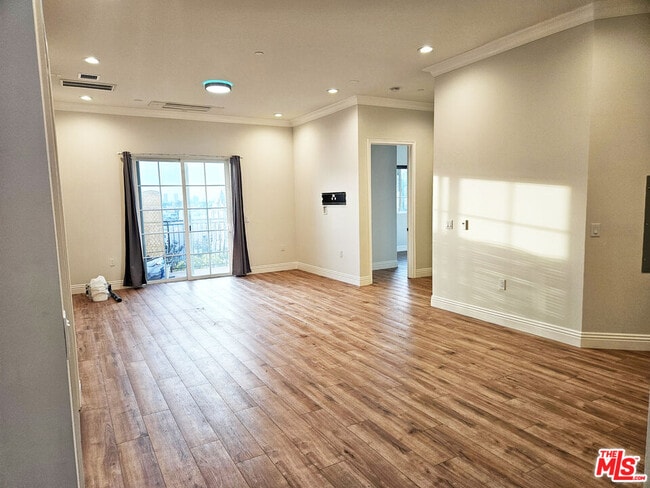 Photo - 944 S Serrano Ave Unit PH1