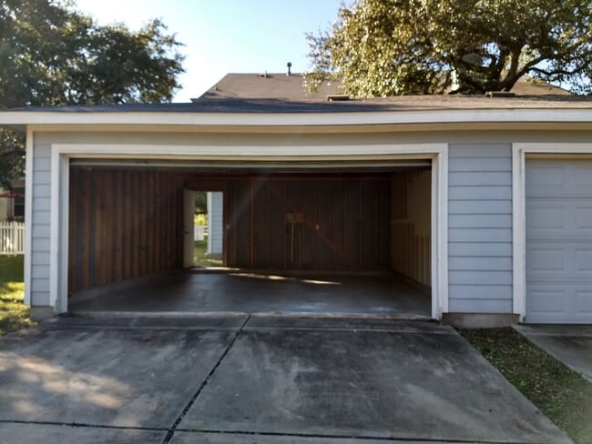 Photo - Charming 3/2.5 Townhome for Rent in Kyle, TX
