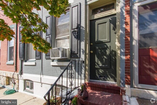 Building Photo - 2207 Catharine St Unit 2 Rental