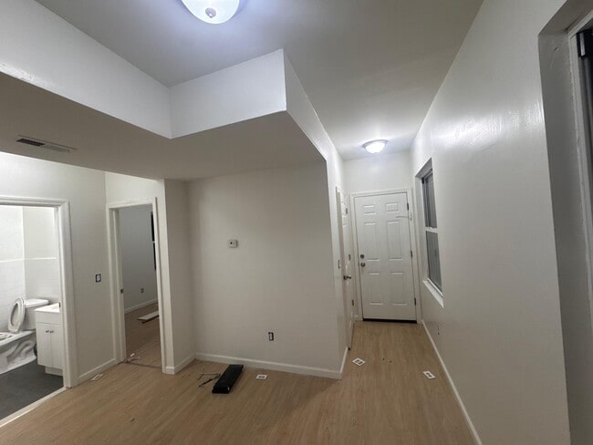 Building Photo - 60 S 12th St Unit 1