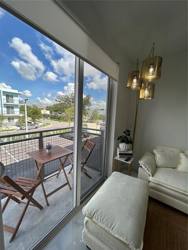 1010 SW 69th Ave Unit 104