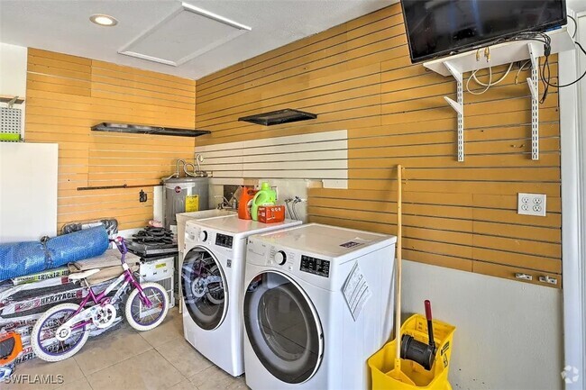 Building Photo - 4105 SW 5th Pl Rental