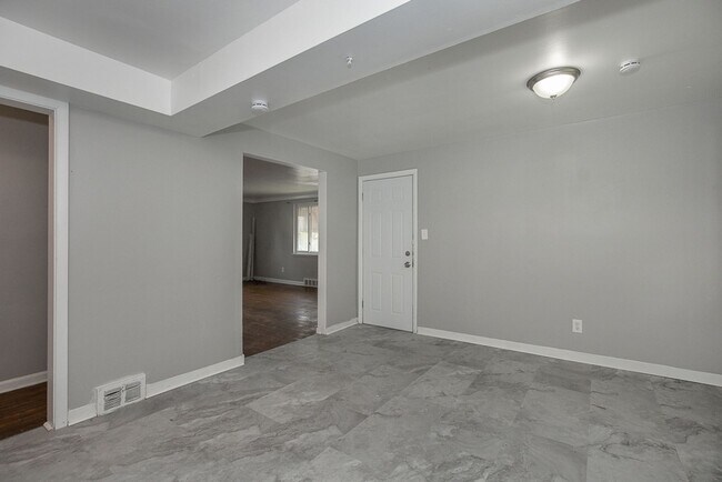 Photo - 14625 Milverton Rd Unit 14625 Milverton Rd UP_