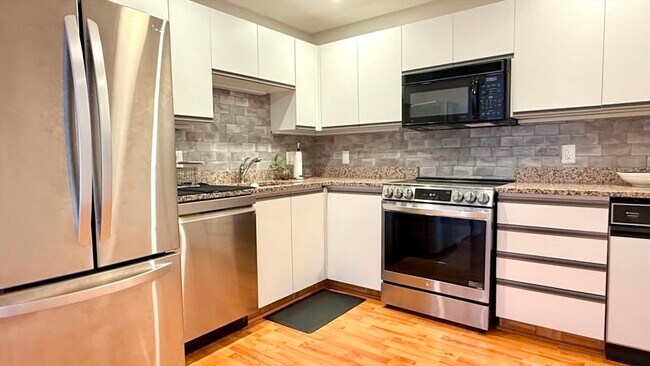 Building Photo - 3920 Mystic Valley Pkwy Unit 1105