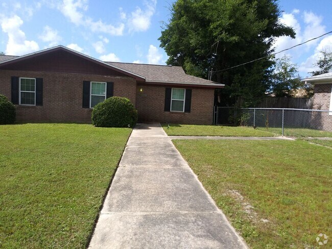 Building Photo - Efficient 2 Bed/1 Bath Duplex Unit in Spri... Rental