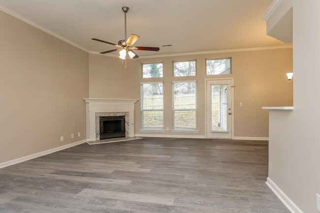 Photo - 107 Northlake Dr