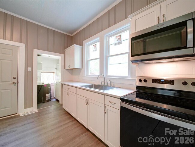 Photo - 720 S Main St