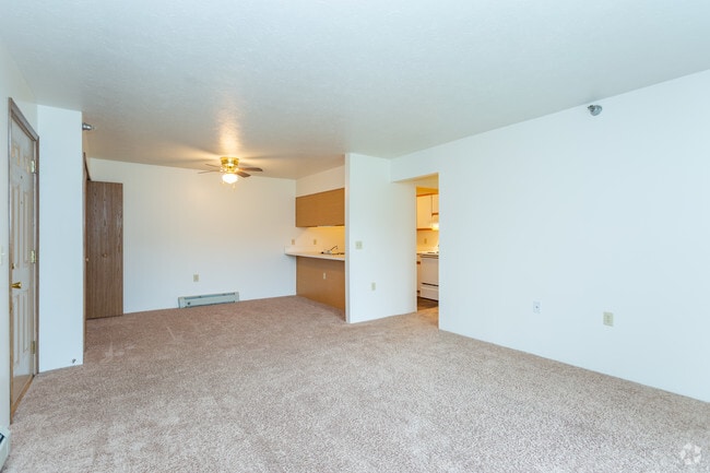 2 BR, 1 BA - 960 SF