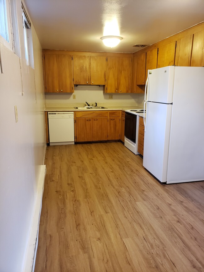 Photo - 420 SW Henry St Unit -