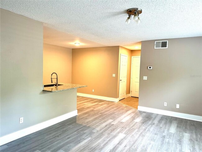 Photo - 6064 Westgate Dr Unidad 103