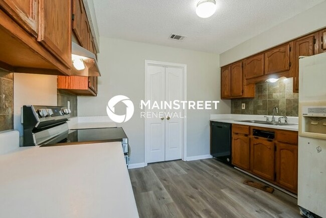 4 Bedroom Pet-Friendly Home in Horn Lake, MS with Main Street Renewal