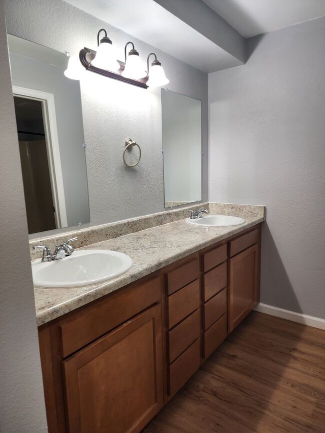 Photo - Myers Court Unit Myers3306 205