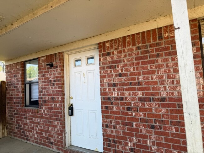 Building Photo - 707 Meadowbrook St Unit B