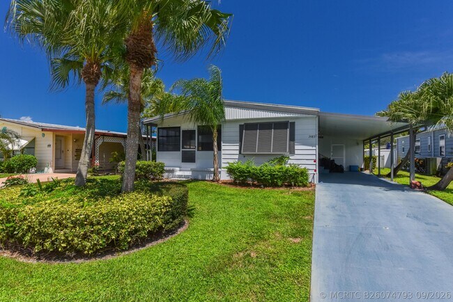 7983 SE Saratoga Dr