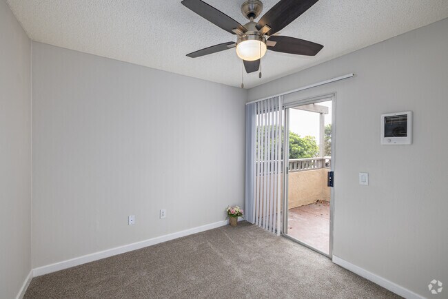 1BR, 1BA - 700SF - Bedroom
