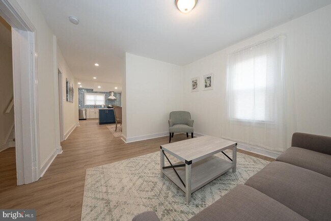 Photo - 717 Miller St