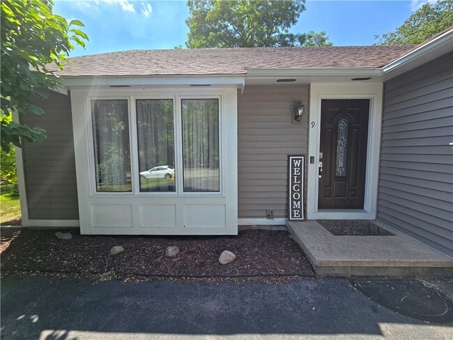 Building Photo - 9 Hepatica Ln