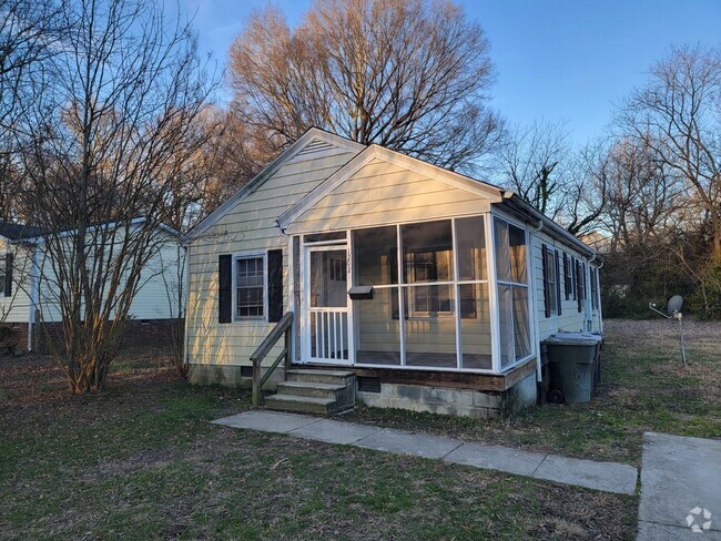 Building Photo - 3 Bedroom 1 Bathroom House