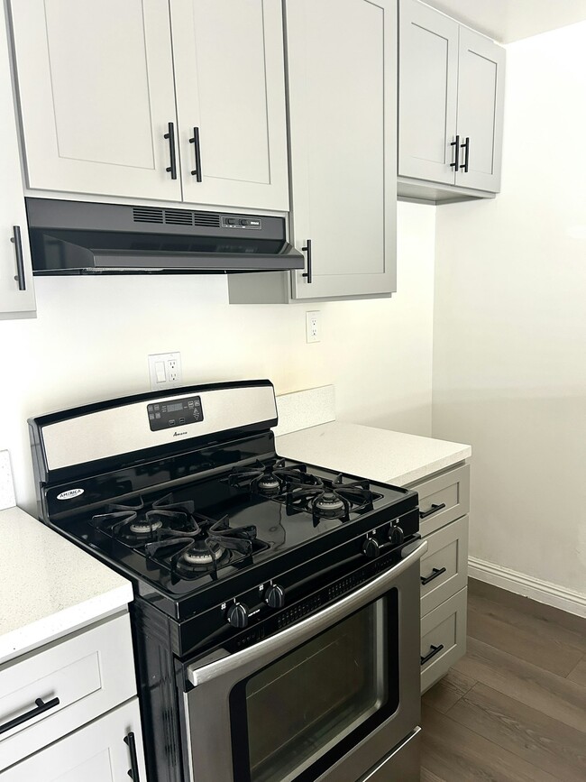 Photo - 794 N Shattuck Pl