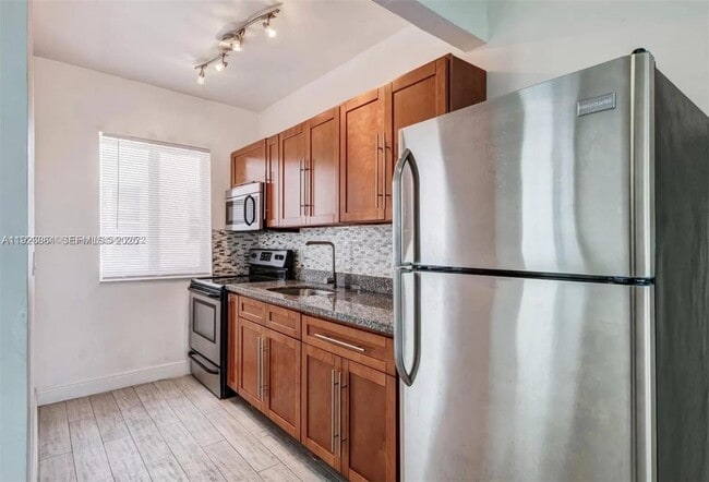 Photo - 610 12th St Unit 5