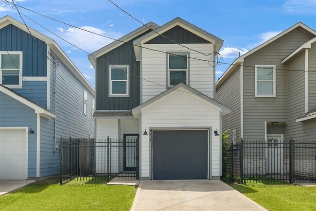 Building Photo - 7813 Sealey St Rental
