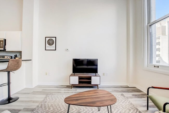 Photo - 125 W Market St Unit ID1014586P