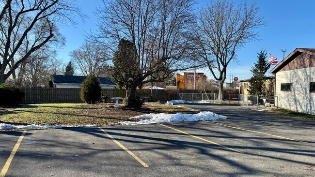 Photo - 304 E Hawthorne Dr