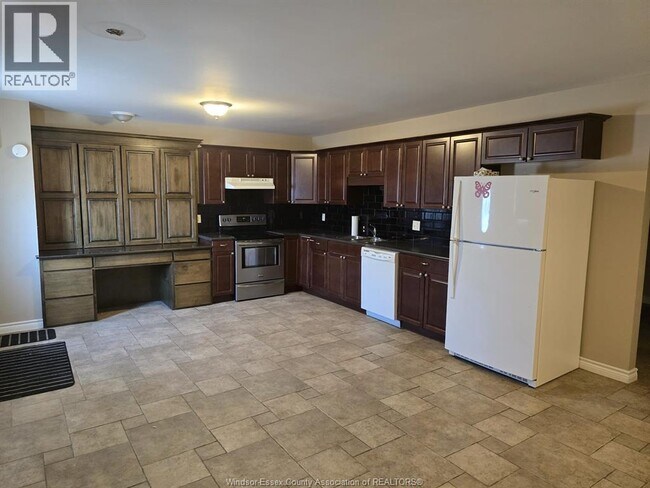 Photo - 357 Queen St Unité REAR