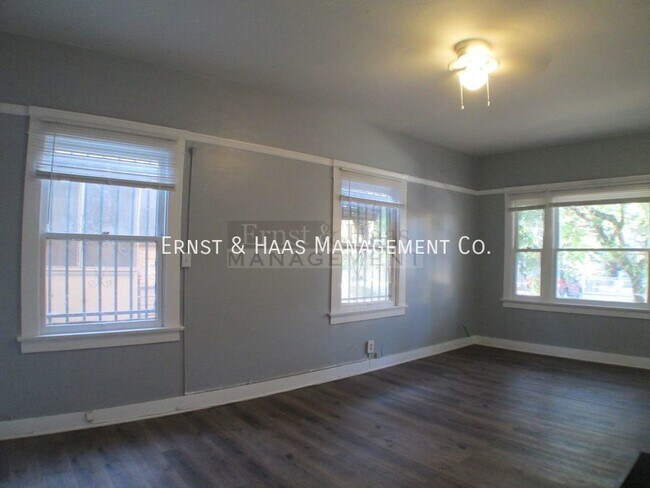 Photo - Wonderful 1920's Apartment Close to Downto... Unidad #D