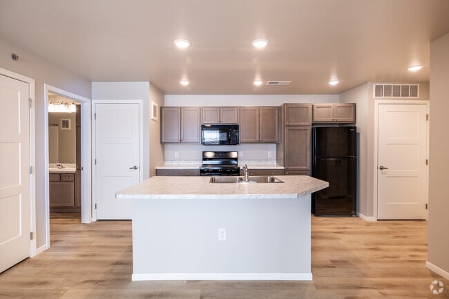 2BR, 2BA - 957SF - Kitchen and Dining Area