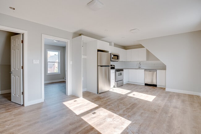 Building Photo - 168 Picton St E Unit 5