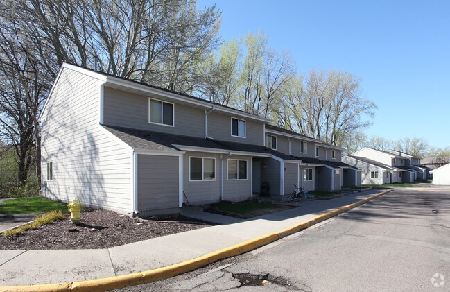 Primary Photo - Willow Wood Estates Apartments