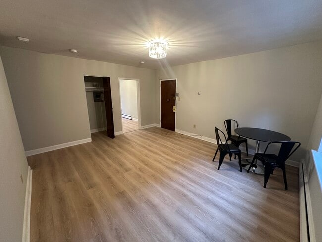 Building Photo - 63 Selkirk Rd Unit 6