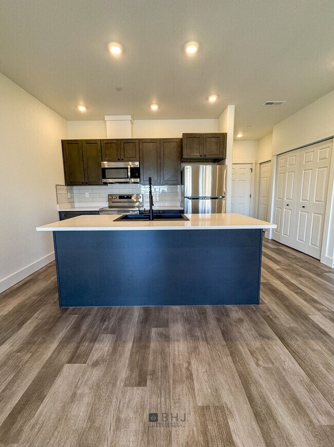Photo - Pet Friendly 2 bed/ 2 bath apartment! Unit # 203