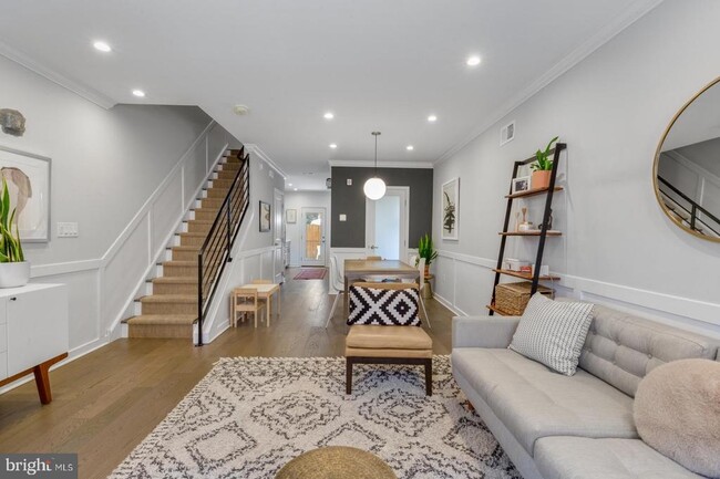 Photo - 2136 Pemberton St
