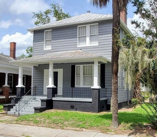 Building Photo - 612 W Victory Dr Unit A