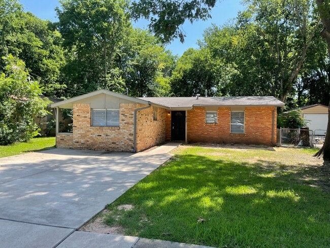 Building Photo - 613 S Andrews Ave